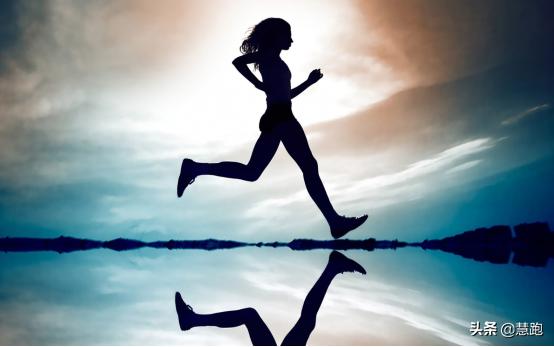 跑鞋发展至今已大大削弱脚部力量：我们能回归祖先赤脚跑的年代？
