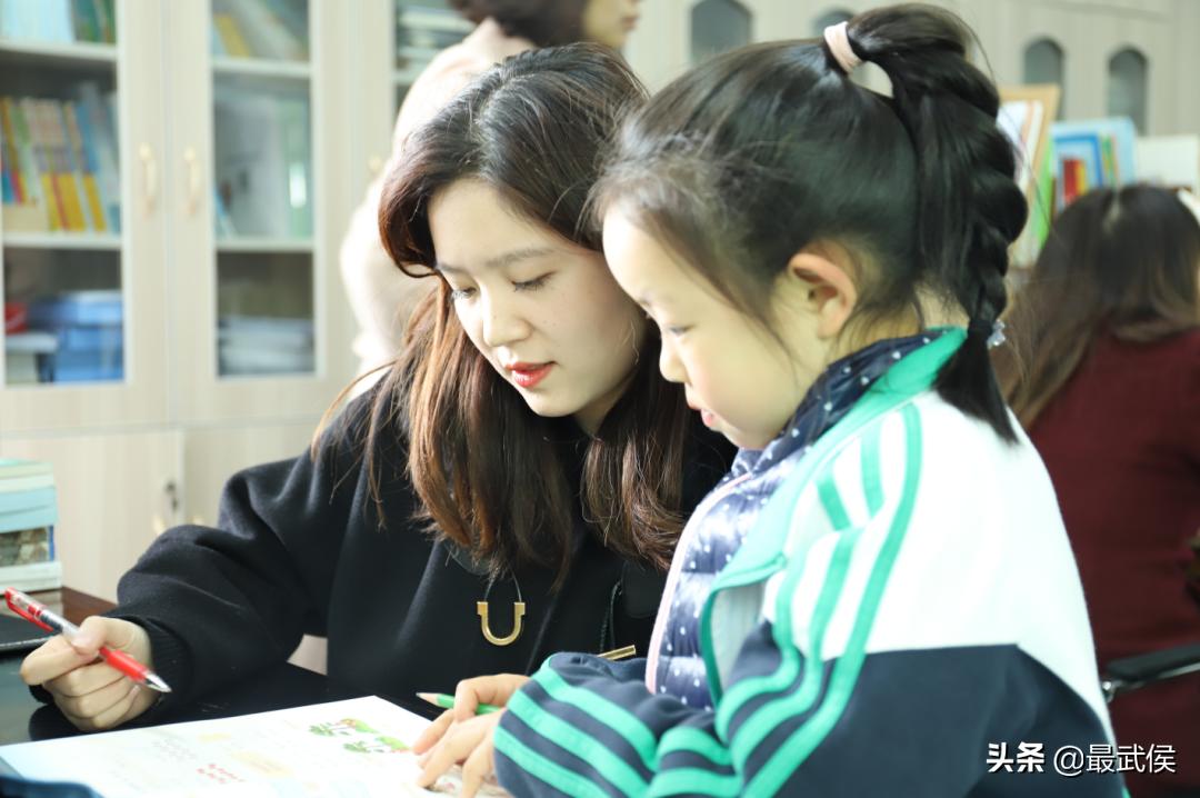 孩子开学生活步入正轨视频,开学后的校园生活