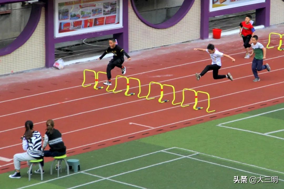 全力以复从心启航黑板报,向阳中学校运会活动