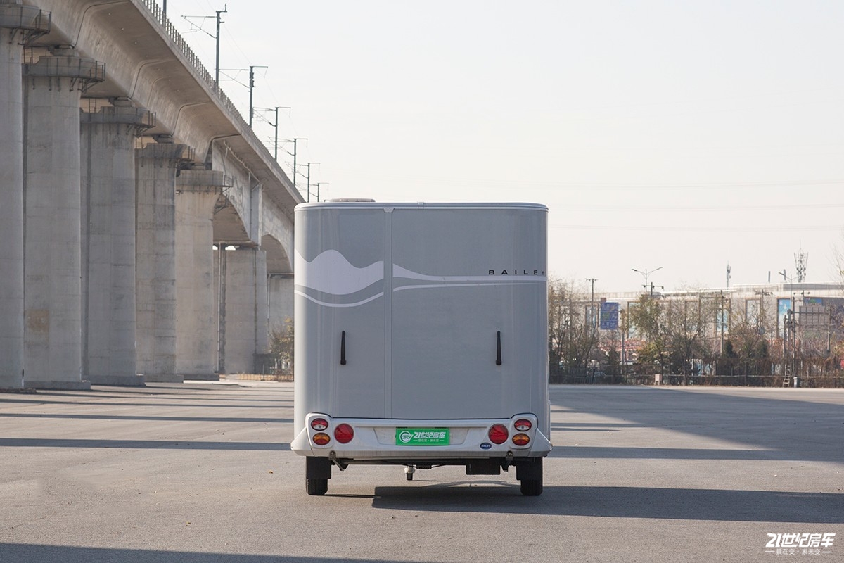 英国百丽d4,发现4拖挂式房车