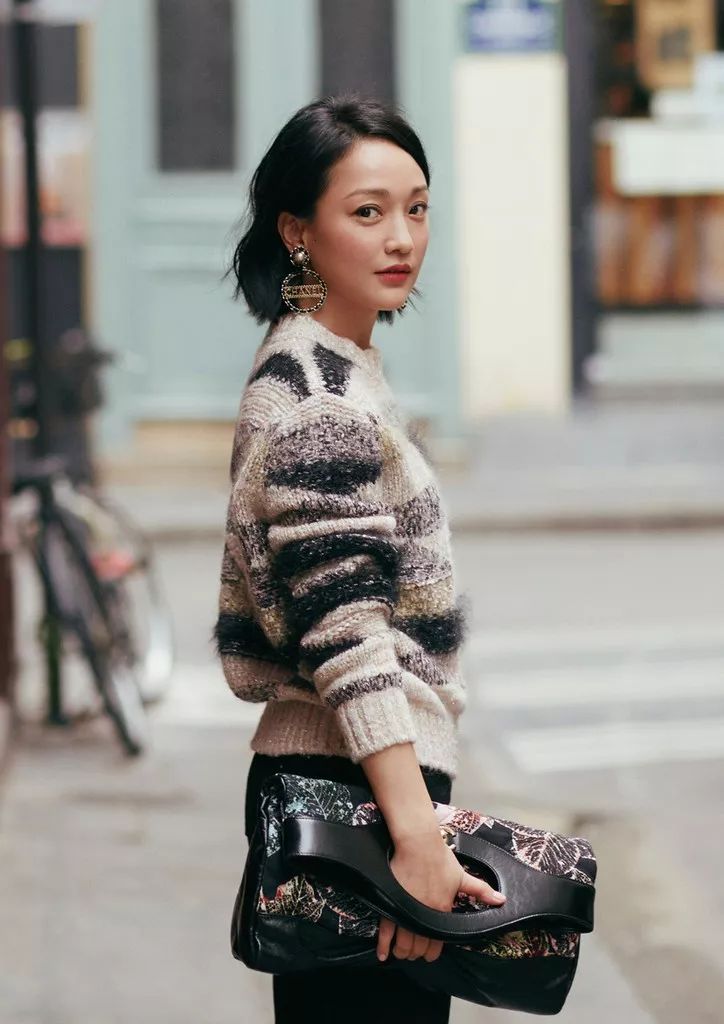 当代女生消费观名牌包,现代女士包