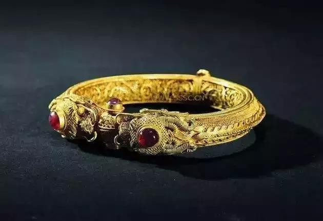 古法黄金手镯传承中的尊贵与优雅,宫廷古法黄金手镯
