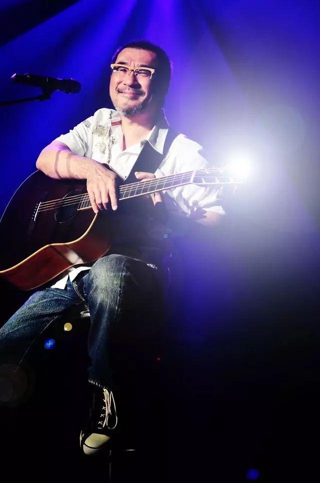 一首适合一个人静静聆听的歌,10首适合一个人听的歌