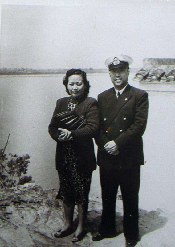 被丈夫背叛后果断选择离婚,被老公怀疑出轨后自暴自弃