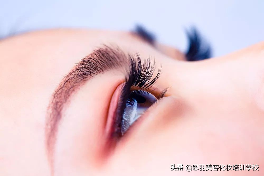 为什么你种的睫毛假性服帖,自己嫁接睫毛闭眼时扎眼怎么回事