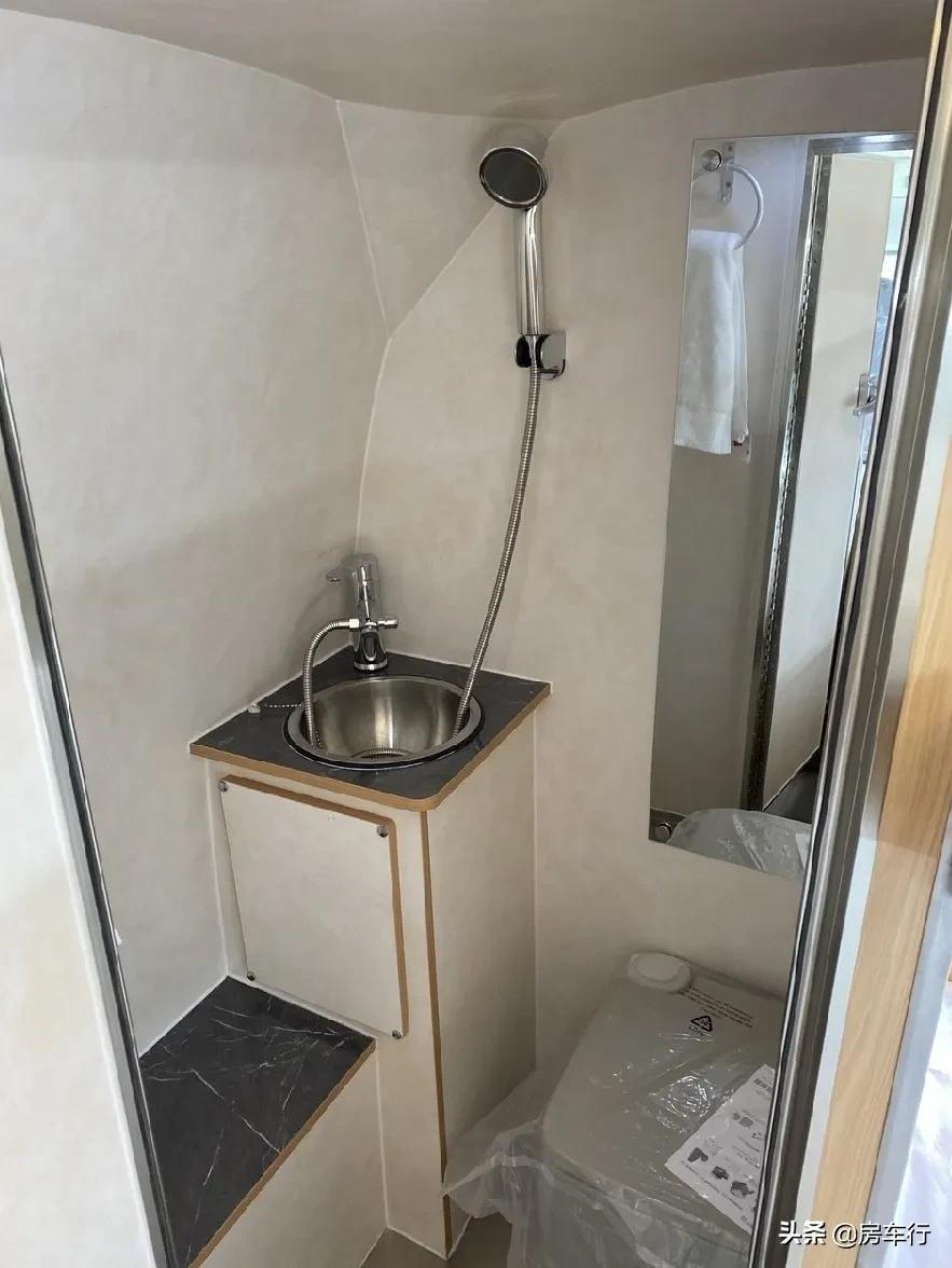 2020款福田g9加长版房车5.99米,18座福田g9二手车