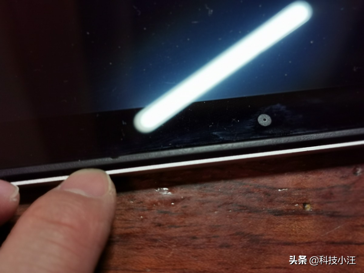 小米笔记本黑屏一秒恢复解决方法,用了几年的小米手机不经意间黑屏