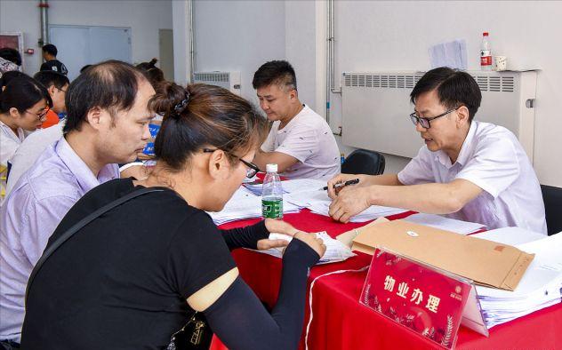 旧房子怎么安装电梯,旧小区安装电梯低层不同意怎么办