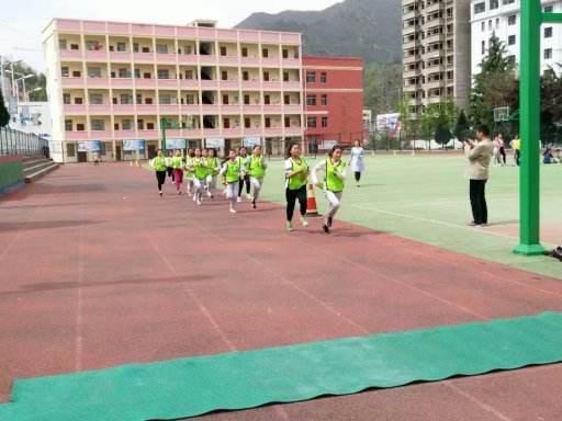 体育中考800米跑步技巧怎么呼吸,中考体育1000米快速提升训练方法