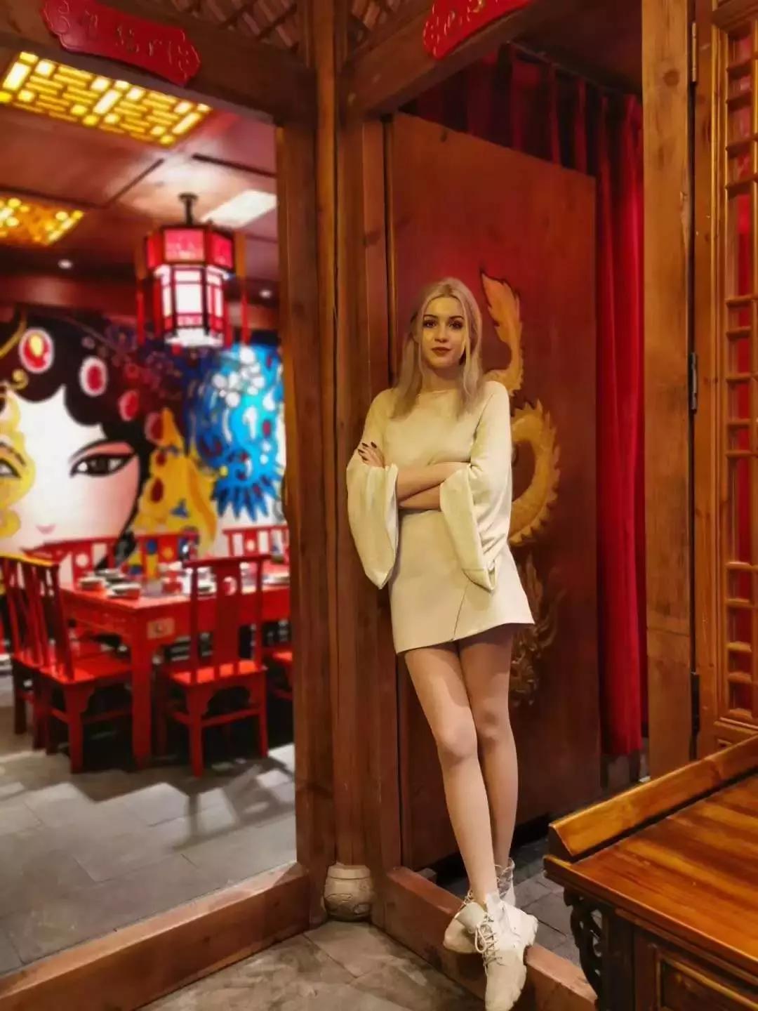 成都小甜甜弱爆啦，乌克兰美女直接来成都龙湾码头“抢”男人