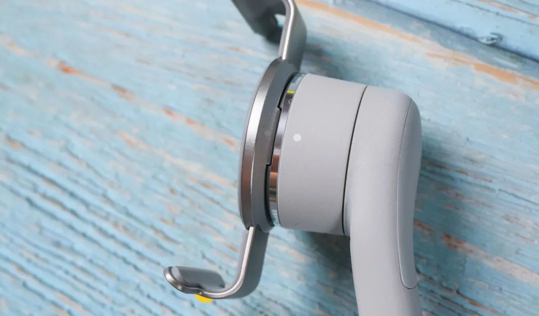 智云5和大疆om5哪个性价比更高,大疆om5稳定器放大功能不能放大