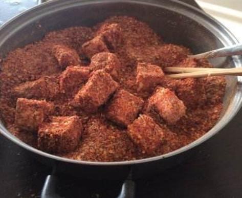 做霉豆腐，只加食盐是不行的，多加这“3样”，美味提升“1倍”