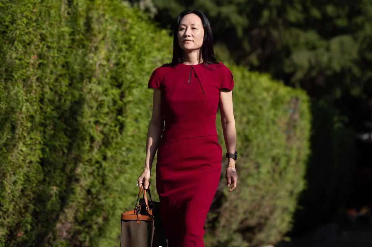 瀛熸櫄鑸熺櫧鑹茶タ瑁呰,瀛熸櫄鑸熺┛鎼皬榛戣