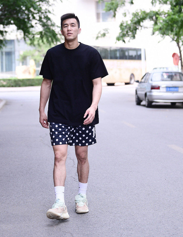 孙铭徽赵继伟郭艾伦搞笑视频,孙铭徽郭艾伦打台球