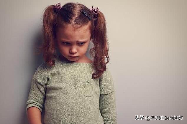 怎么帮助孩子胆小懦弱缺乏自信,孩子自卑不自信家长该怎么引导