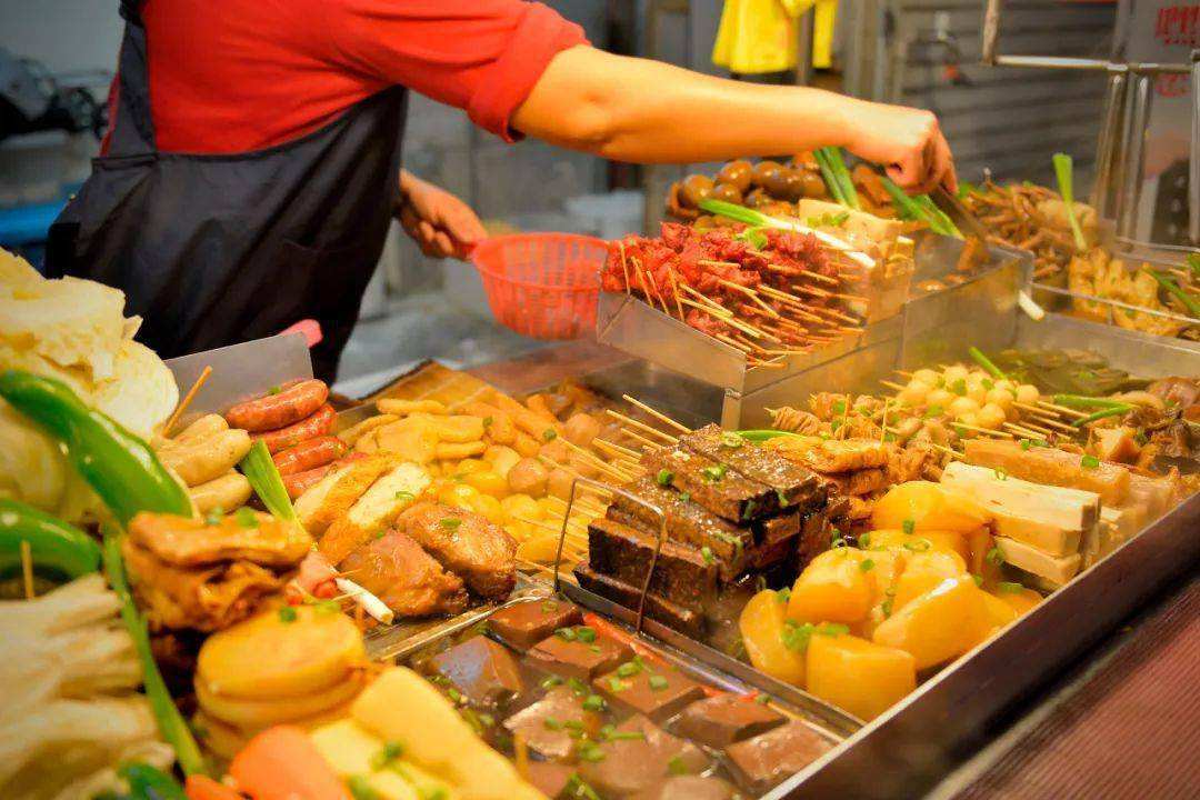 摆地摊卖什么食品最好,2022摆地摊卖什么最火成本低