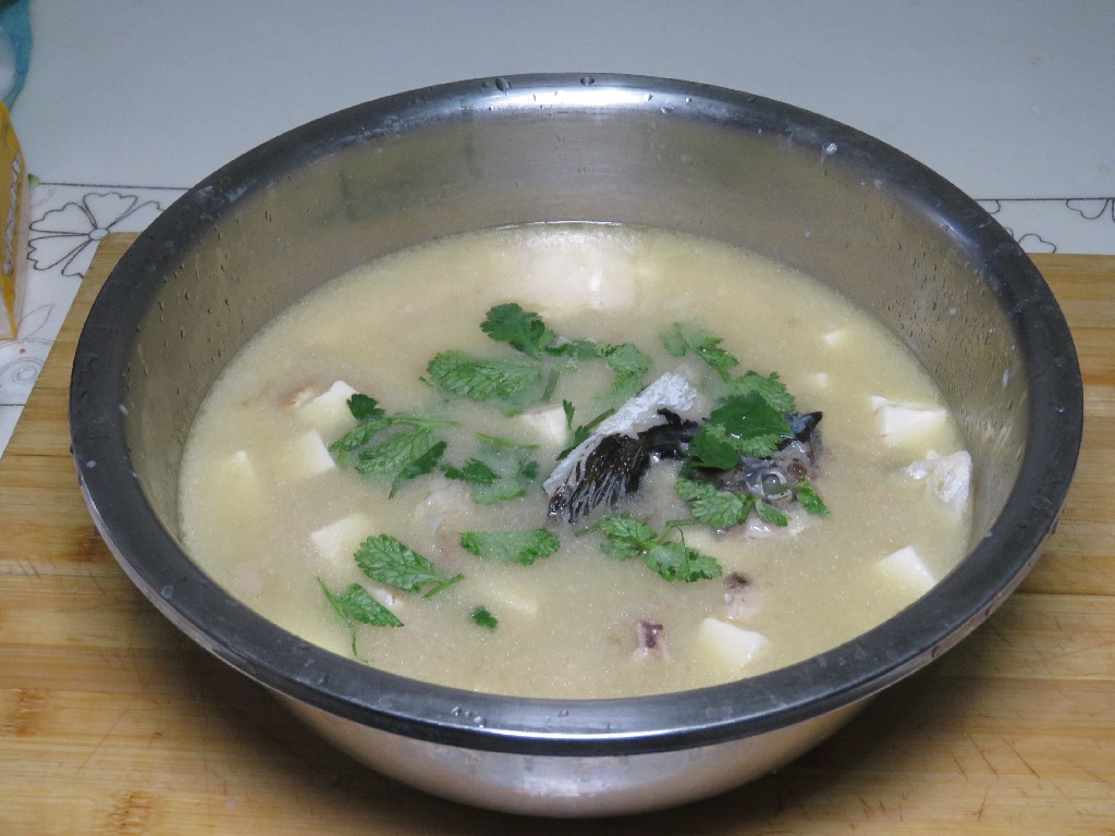 鱼头这样做太香了不煎不炸不炖汤,用鱼头做鱼头豆腐汤前如何处理