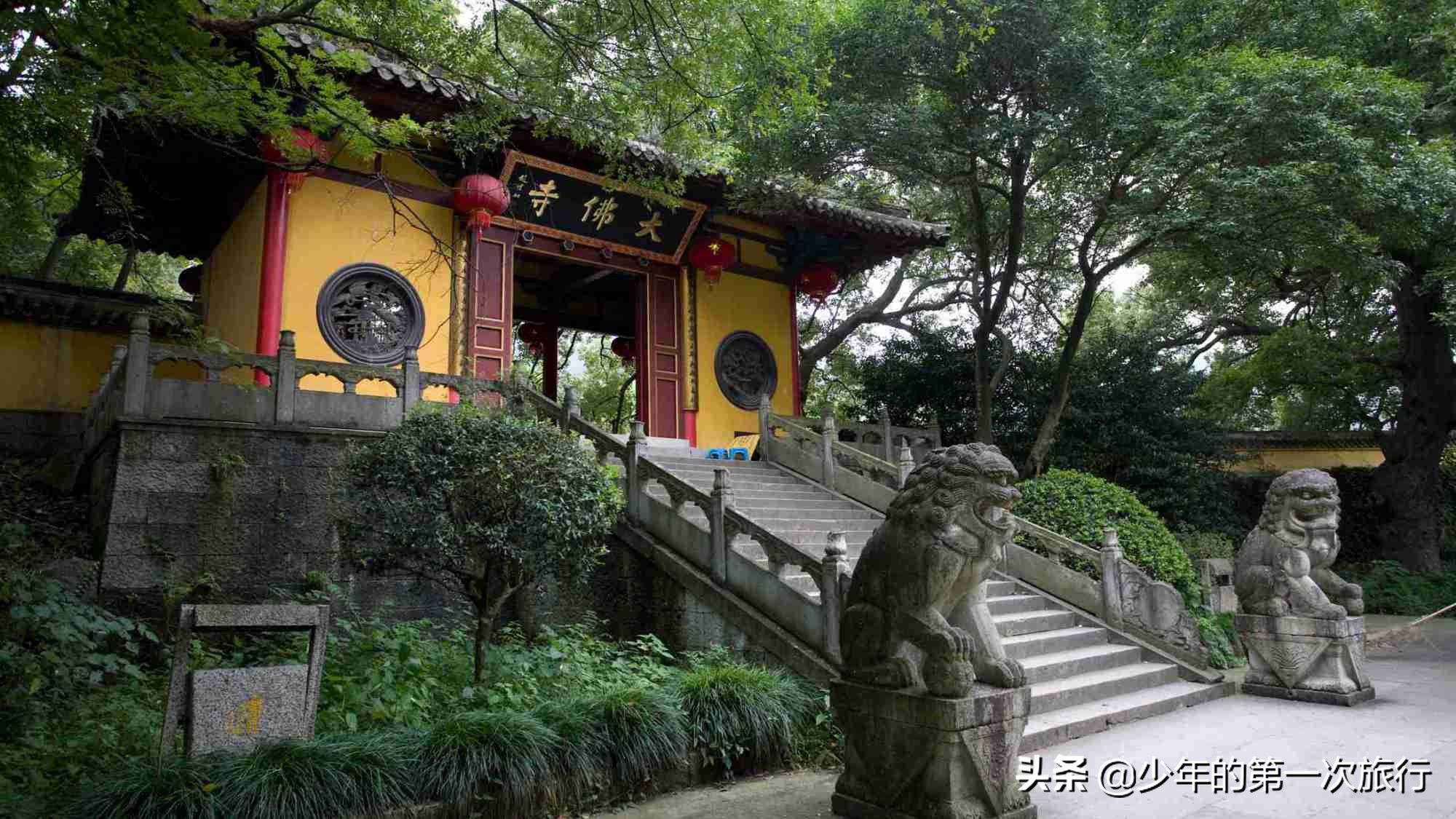 浙江绍兴“最有名”的寺庙，里有“江南第一大佛”，游客络绎不绝