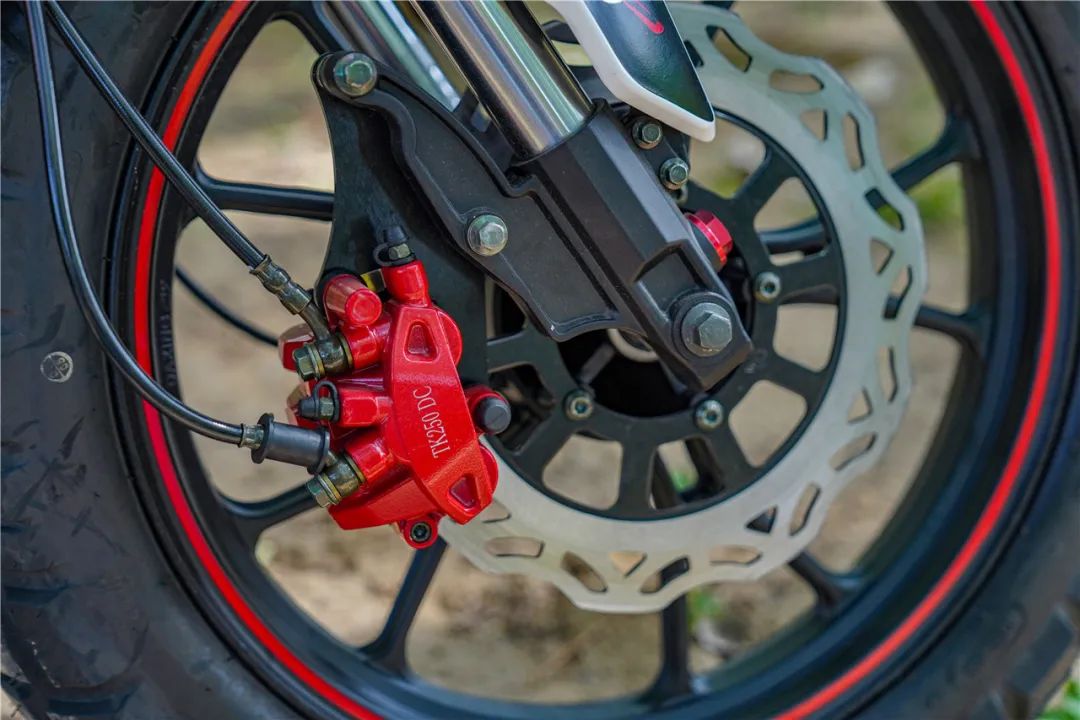 银钢铁拳250到底值不值得入手,1万左右的重型拉力车