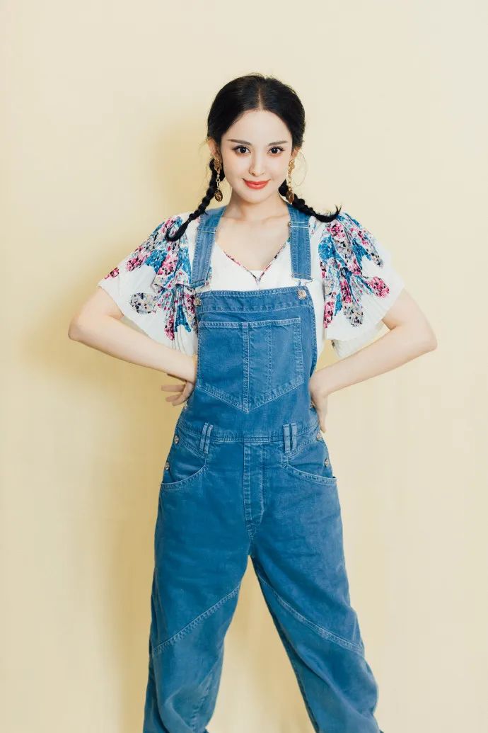 微胖女背带裤搭法,160120斤微胖女生穿搭粉色背带裤