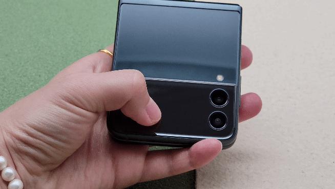 三星新款折叠机galaxyzflip5照片,三星galaxyzflip3折叠测试