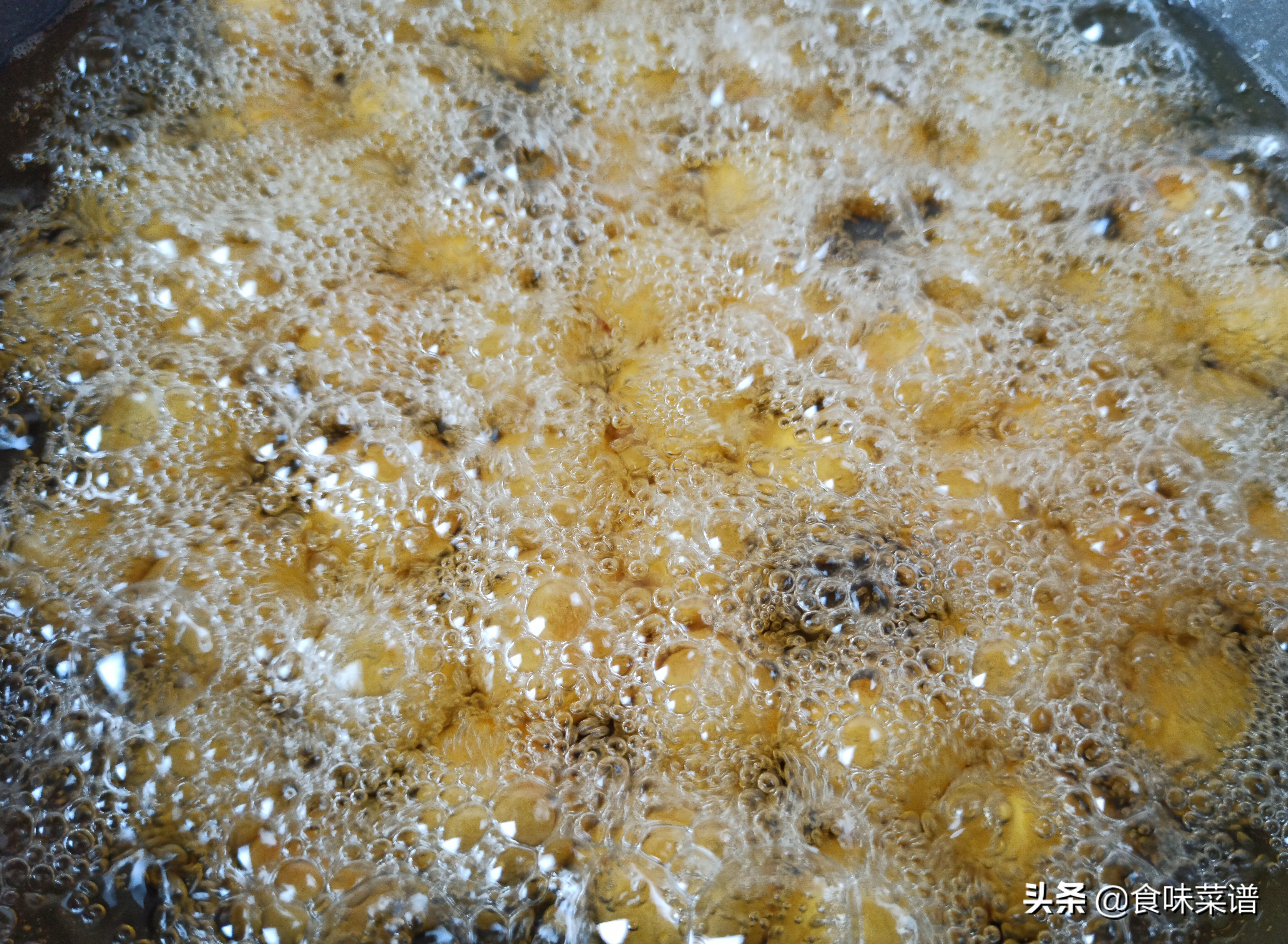 为啥我炸的丸子发黑,用面炸的丸子怎么不酥脆呢