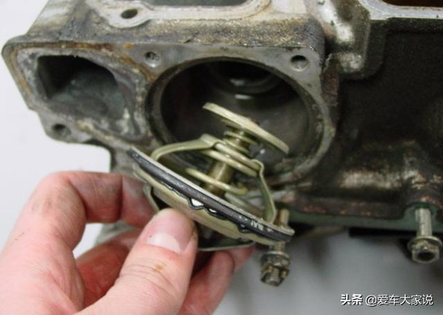 开车水温正常停车水温过高,水温表行驶正常停车高温是咋回事