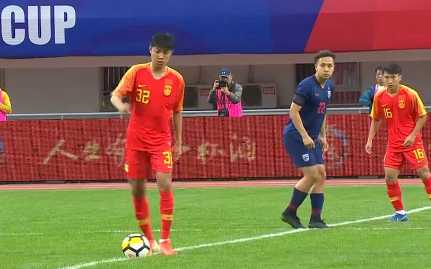 停球失误中国队,足球史上最变态的停球停8米