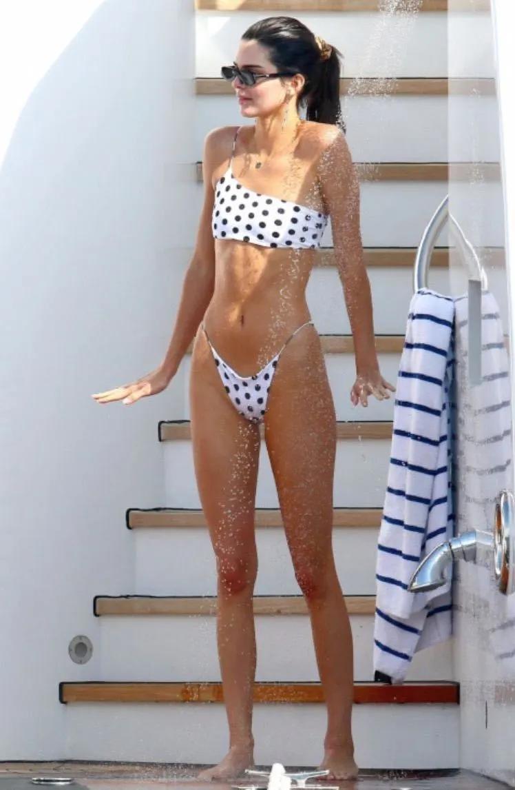 高考完的第一件事，穿漂亮新泳衣乘风破浪去