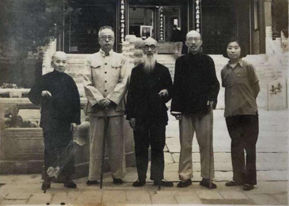 毛宇居请毛*东泽**为韶山小学题名,主席表示:叫韶山学校吧,好扩建