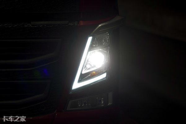 6×4带后提升，配VDS、VEB，带你体验沃尔沃FH顶配重卡