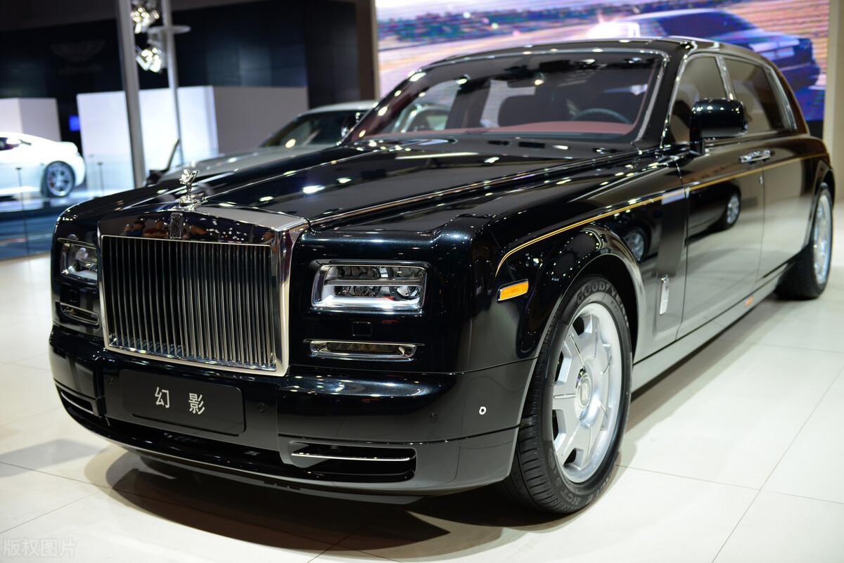 劳斯莱斯配备雨伞,劳斯莱斯的雨伞和普通雨伞区别