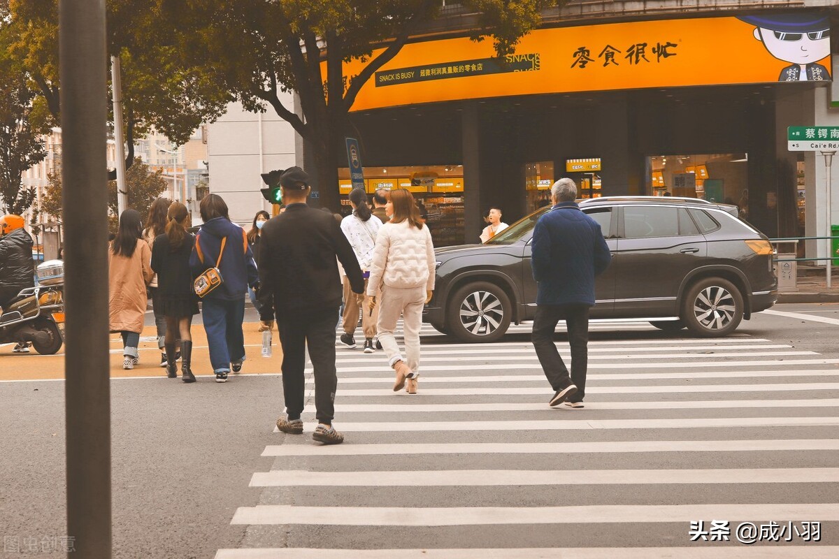 想得太多的人终究不快乐,想得多自然就不快乐