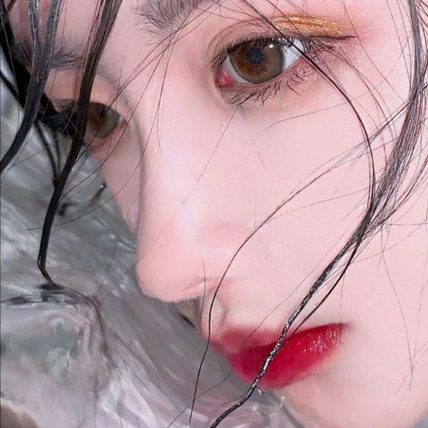 小清新闺蜜女头三人我想送你一个非常可爱的的礼物可是邮递员