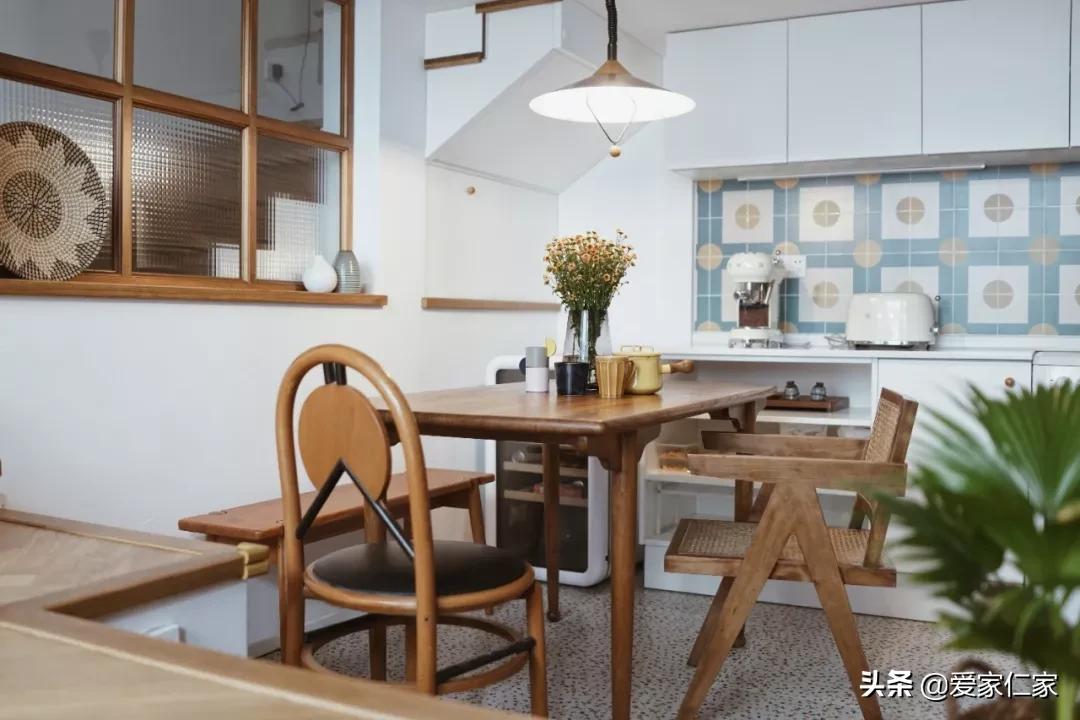 她买下32㎡上海老旧学区房，为女儿打造小桃园，20㎡超舒适大庭院