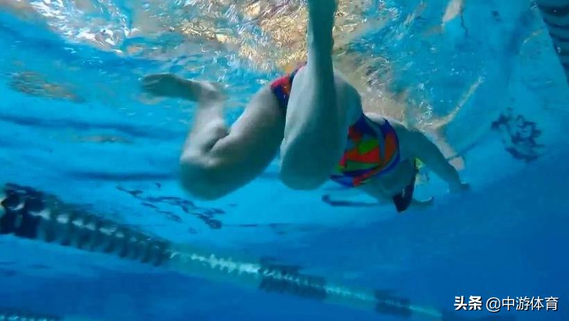 中游体育波浪式蛙泳,波蛙和竞技蛙泳有什么区别