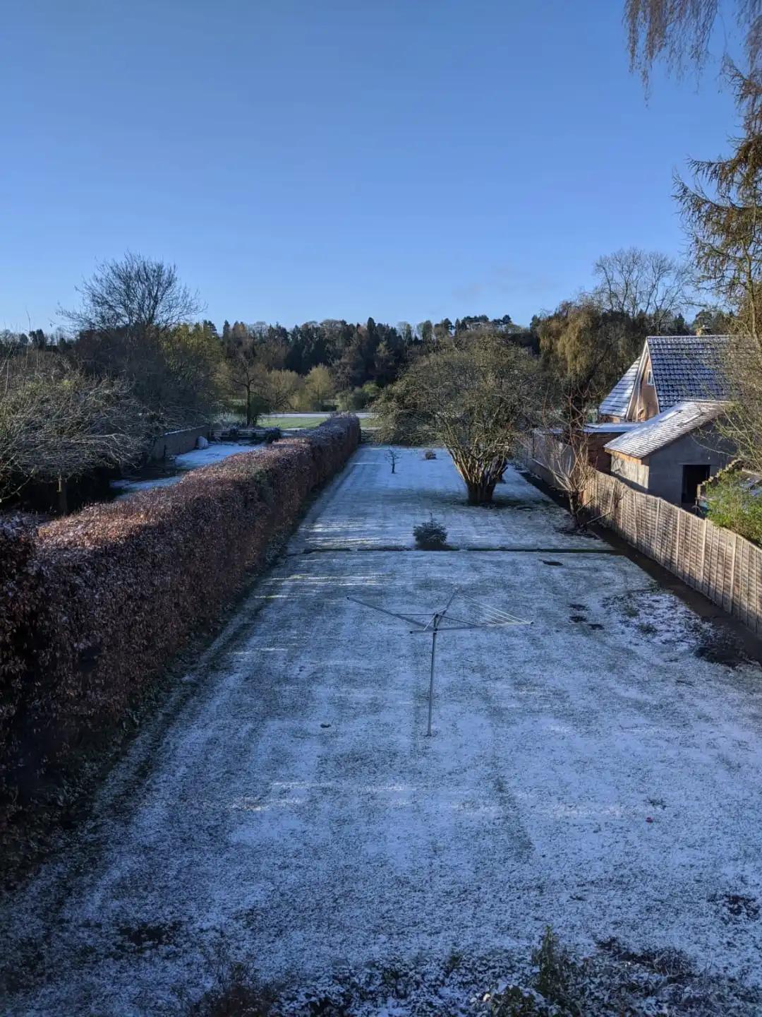 昨天比基尼！今天下雪！英国的天气能有多奇葩？