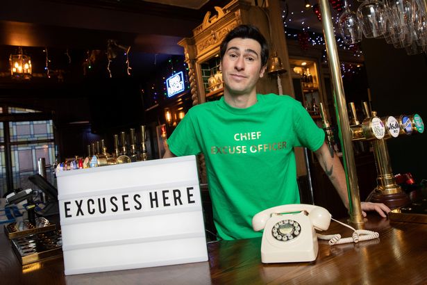 广大球迷的福利！伦敦一酒吧聘请专人编借口，让顾客安心看比赛