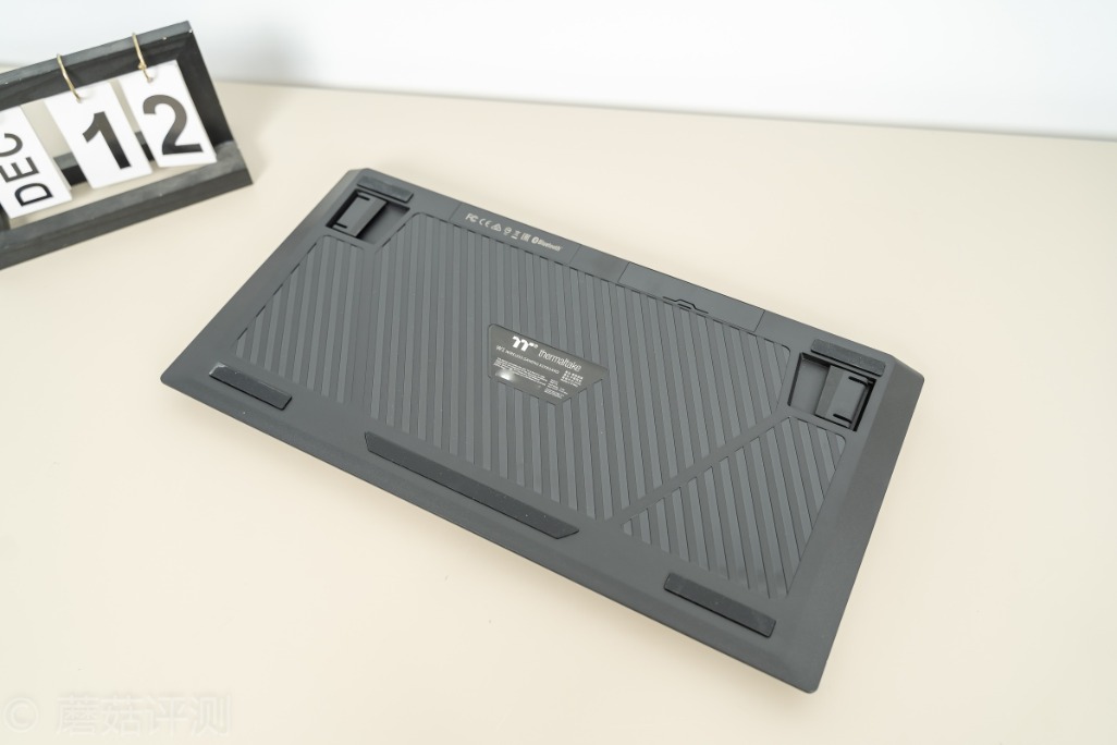 做工细腻手感超好,曜越g821多模电竞机械键盘