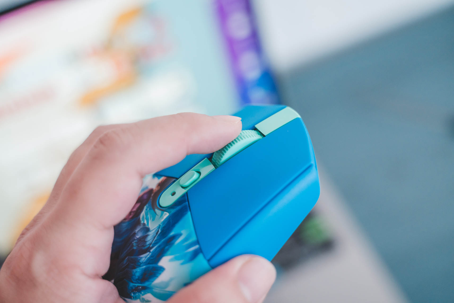 中端经典之罗技g304无线鼠标体验,无线鼠标推荐罗技g304会不会发光