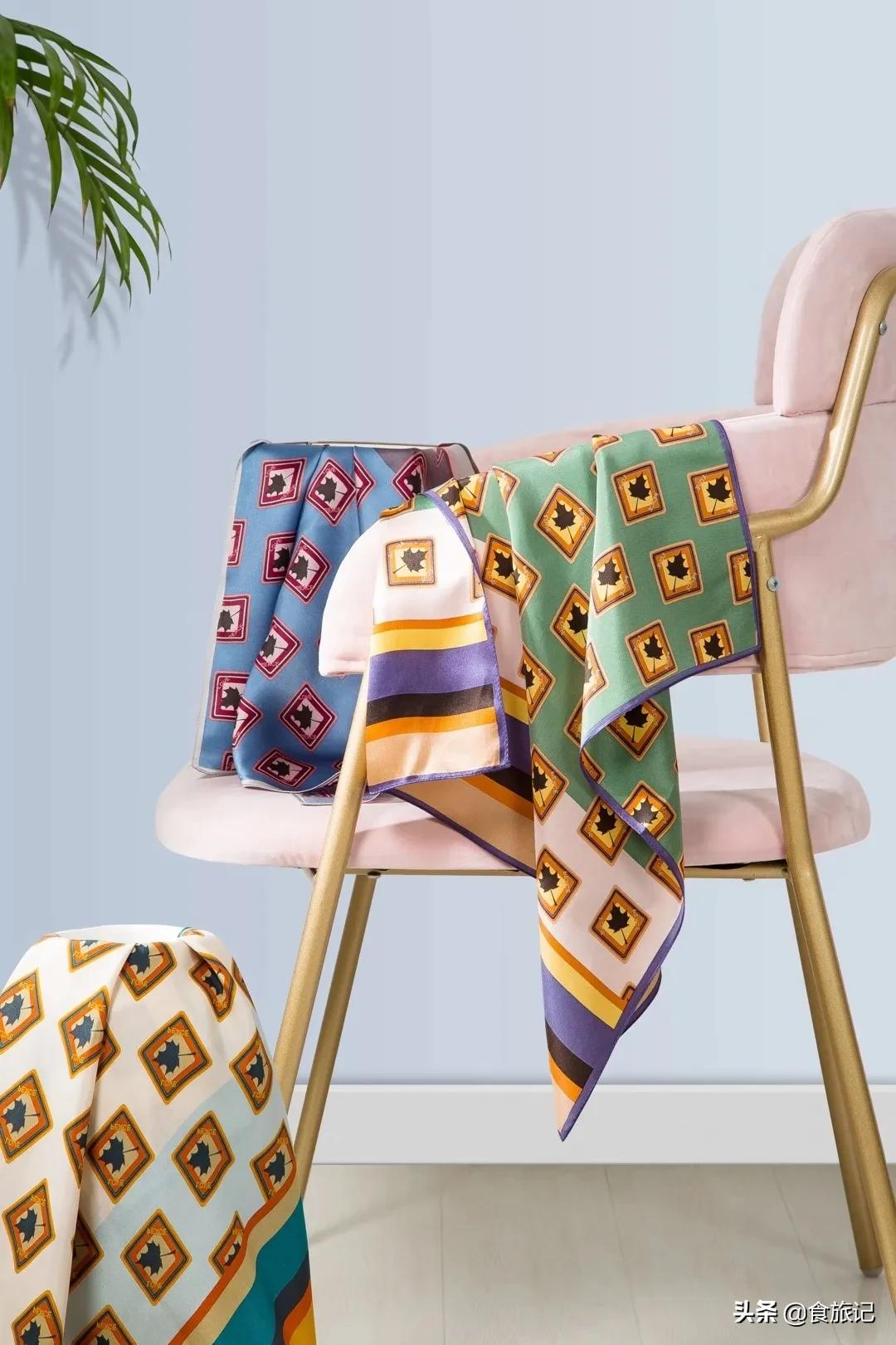 丝巾的气质系法,一条小小的丝巾可以点缀你的气质