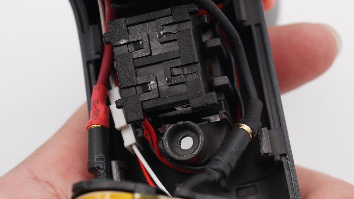 电钻拧三合一螺丝,微型手持小电钻拆解