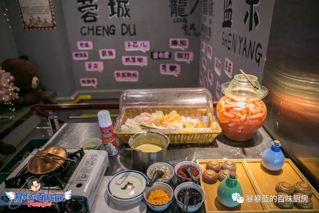 当成都老板爱上沈阳老雪,他开的串串香店锅底都有1瓶大绿棒