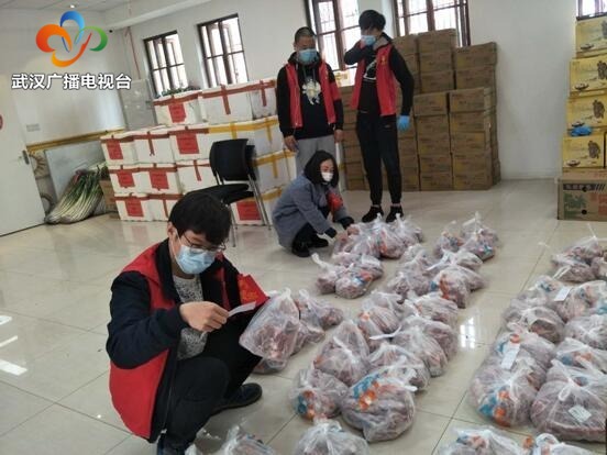 跑腿代购不停歇！他是社区防线的“万能团长”