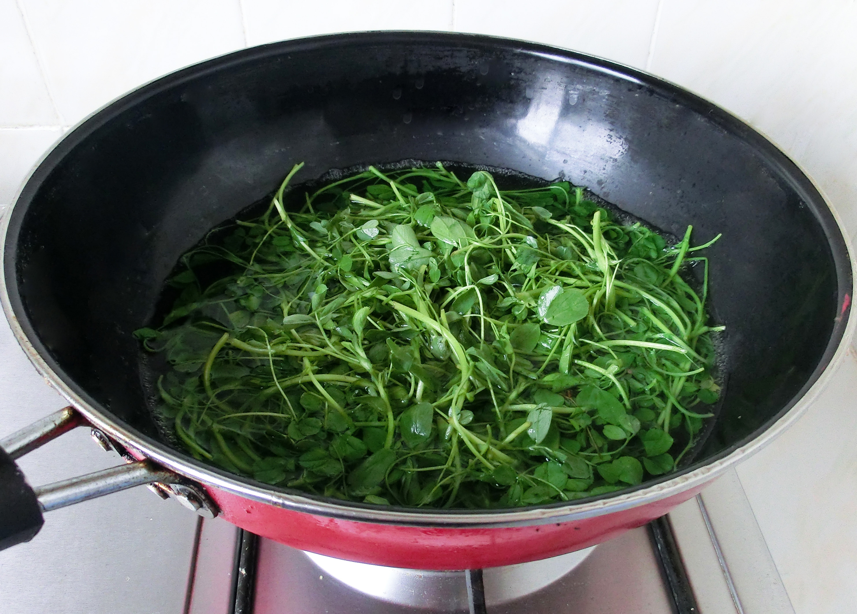 蒸包子的做法不要酵母粉,蒸包子时怎么让包子松软不塌陷