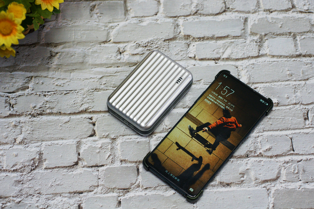 可以带上飞机的最大充电宝,长途旅行充电宝可以上飞机