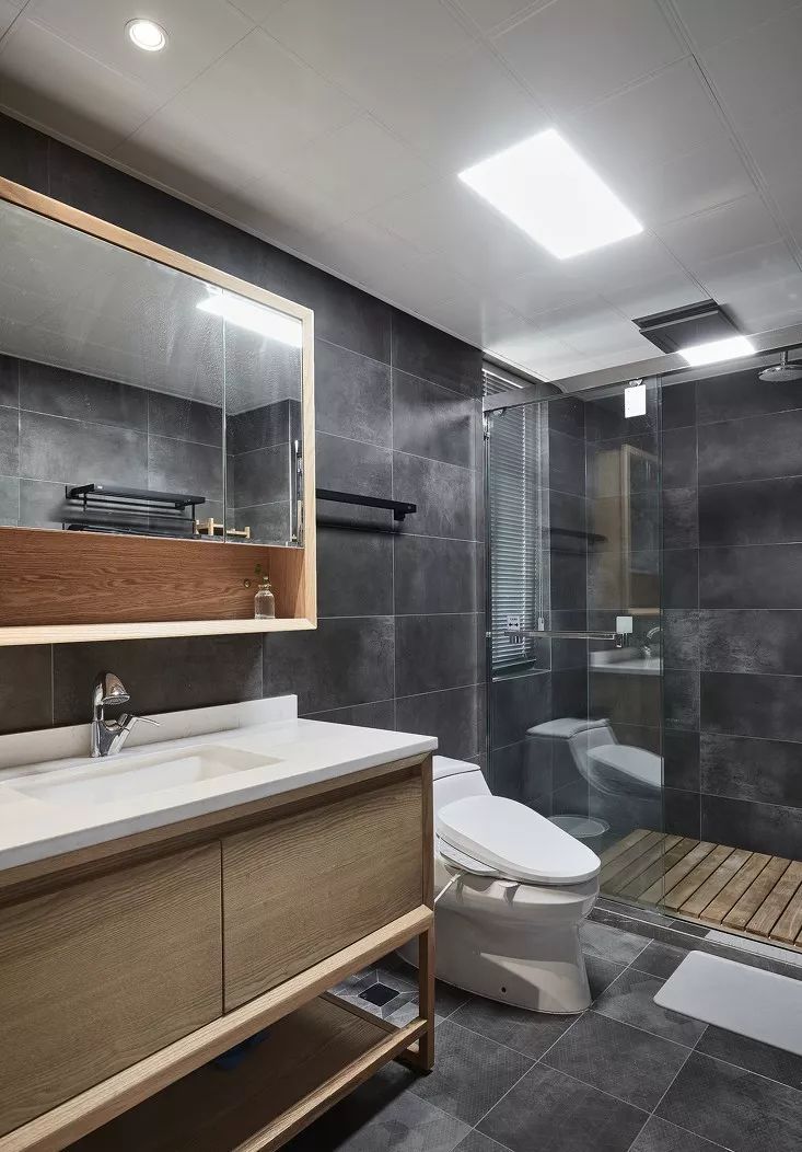 卫生间圆镜子加镜柜效果图,卫生间智能镜柜一体选哪种