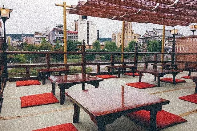 浜兘澶滄櫄绾冲噳,浜兘绾冲噳