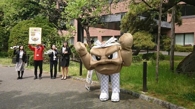 小拳石担任岩手县观光大使​​​，为了表现没腿官方煞费苦心