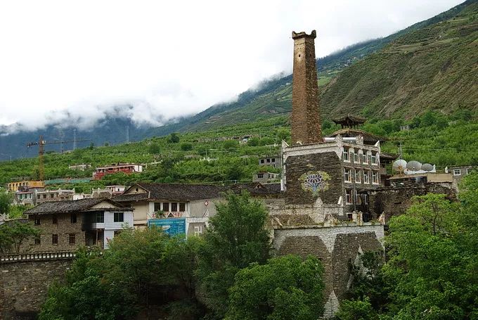 玛尼石凝固在石头上的信仰,玛尼石藏文